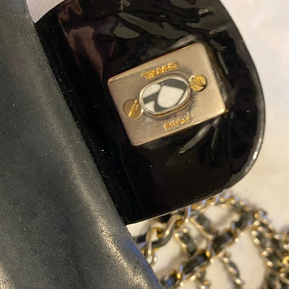 Rare Vintage Chanel Double Flap Patent Bag! - Picture 4 of 16